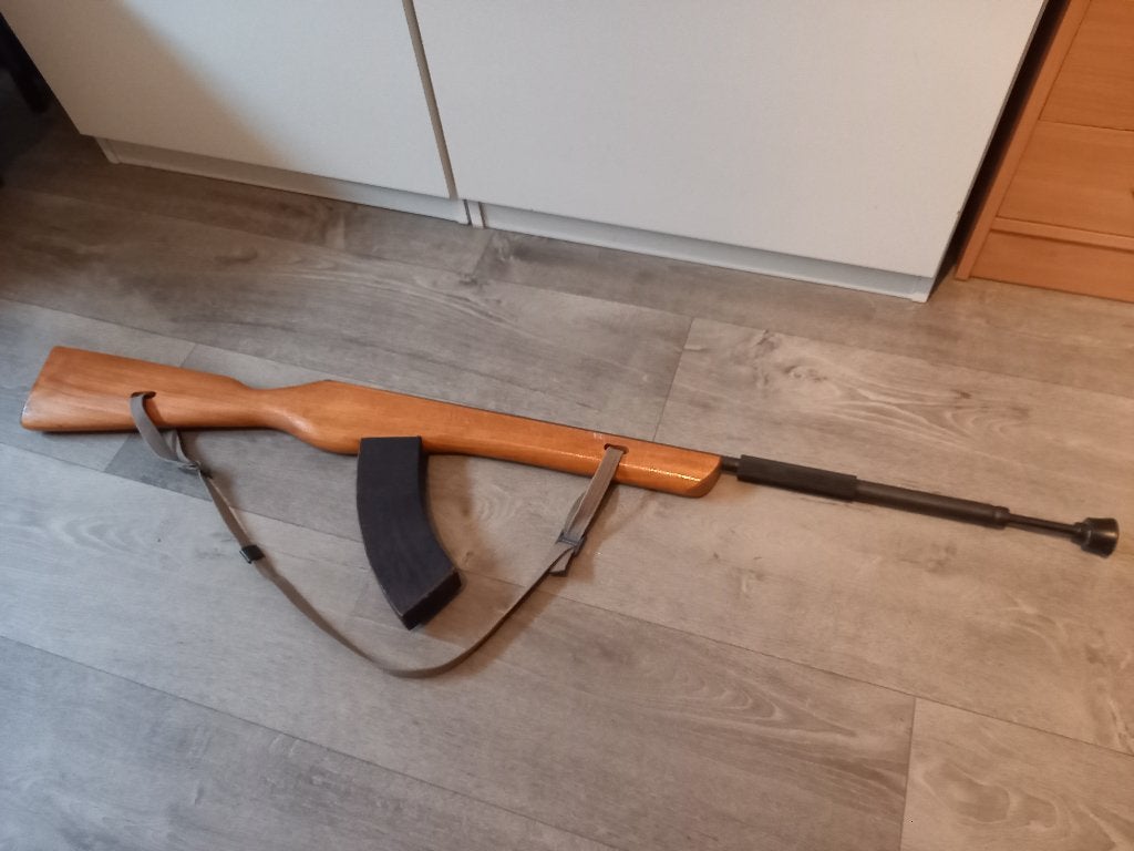 Houten Oefengeweer met bajonet ex DDR, Verzamelen, Ophalen of Verzenden, Landmacht, Duitsland, Mes of Dolk