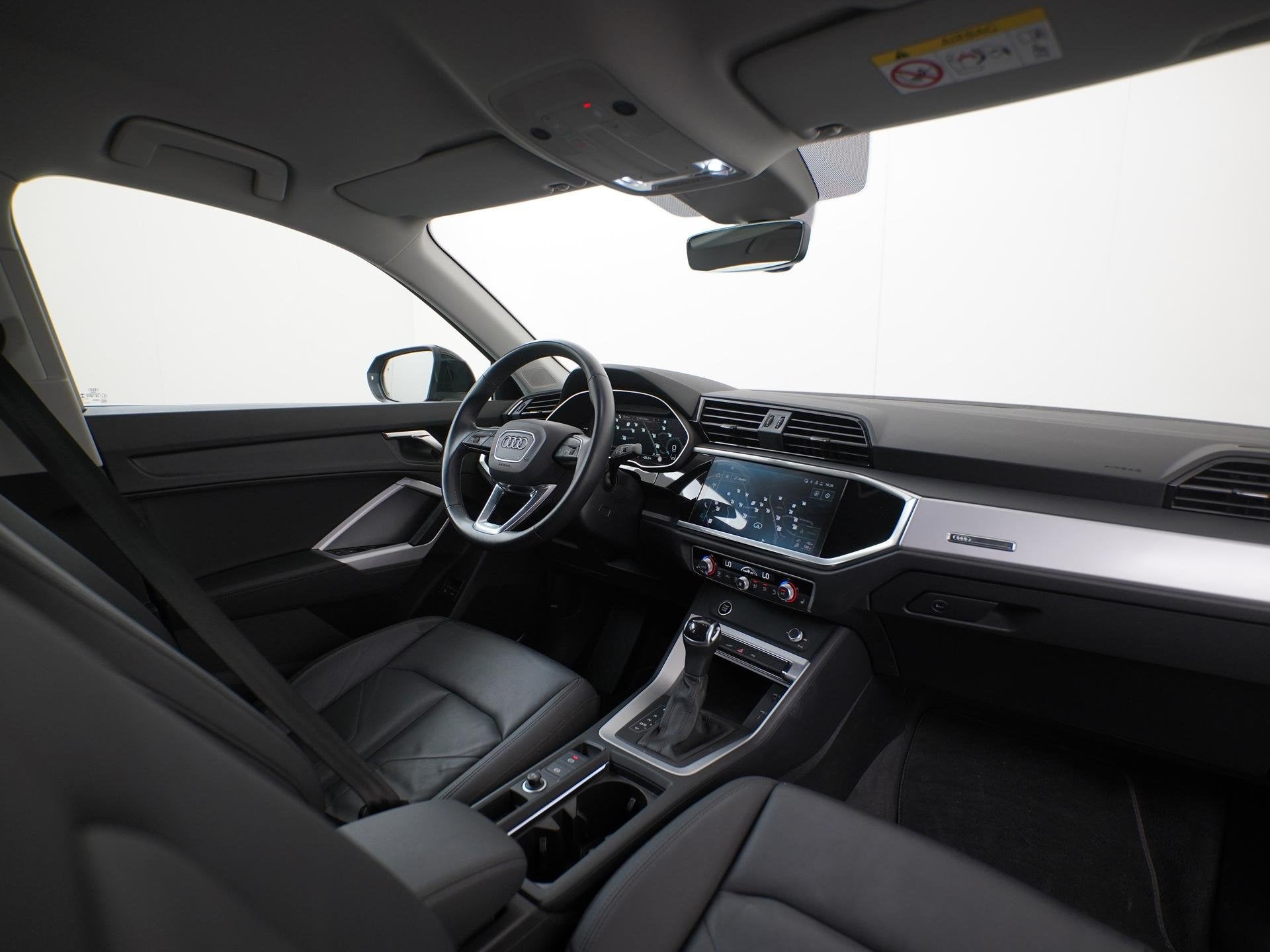 Audi Q3 Sportback 45 TFSIe S-Line Ext | ACC | Leder | Zondag, Auto's, Gebruikt, Zwart, Automatische klimaatregeling, Hybride Elektrisch/Benzine