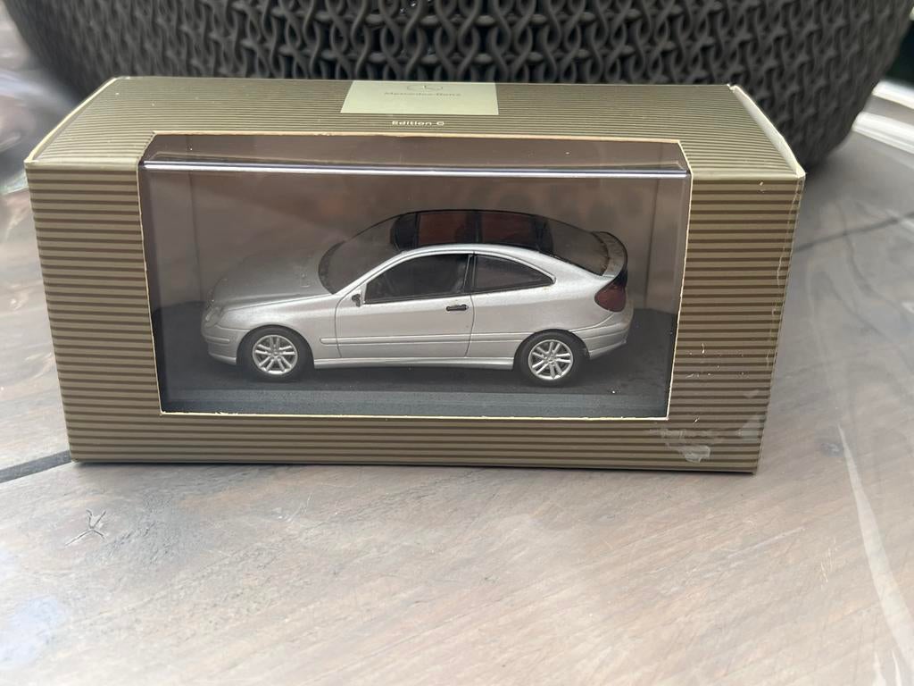 Mercedes-Benz C-Klasse Coupé modelauto 1:43 - Zilver, Hobby en Vrije tijd, Modelauto's | 1:18, Ophalen of Verzenden, Zo goed als nieuw