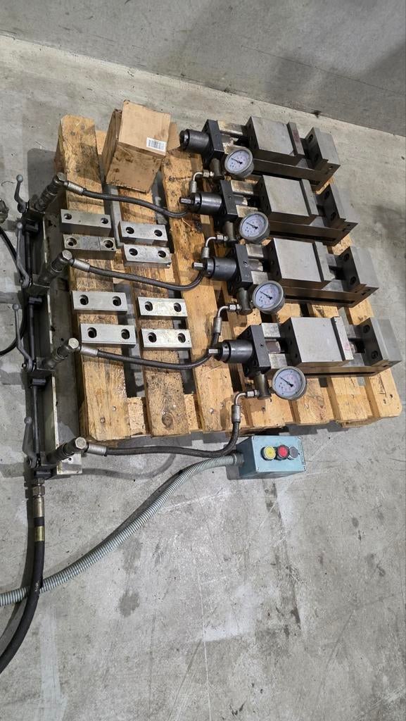 4 x Hydraulische Machineklem met Enerpac Aggregaat, Ophalen, Gebruikt, Elektrisch, Overige soorten