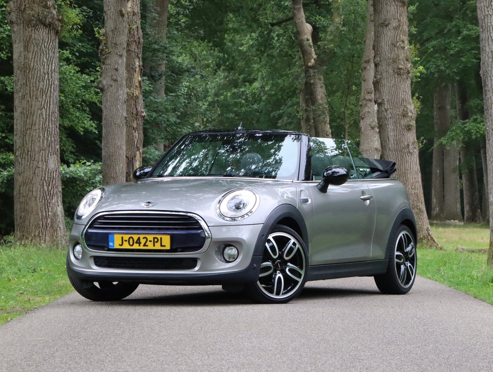 MINI Cooper Cabrio / JCW / Union Jack / Stoelverw. / LED, Auto's, Mini, Voorwielaandrijving, 136 pk, Euro 6, Cabriolet
