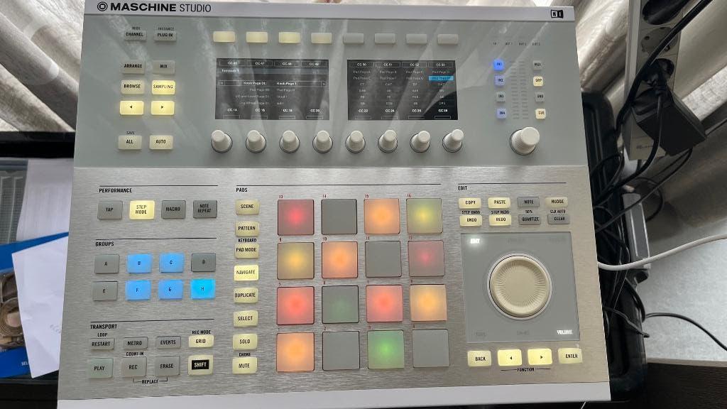 MASCHINE STUDIO witte uitvoering, Ophalen of Verzenden, Gebruikt