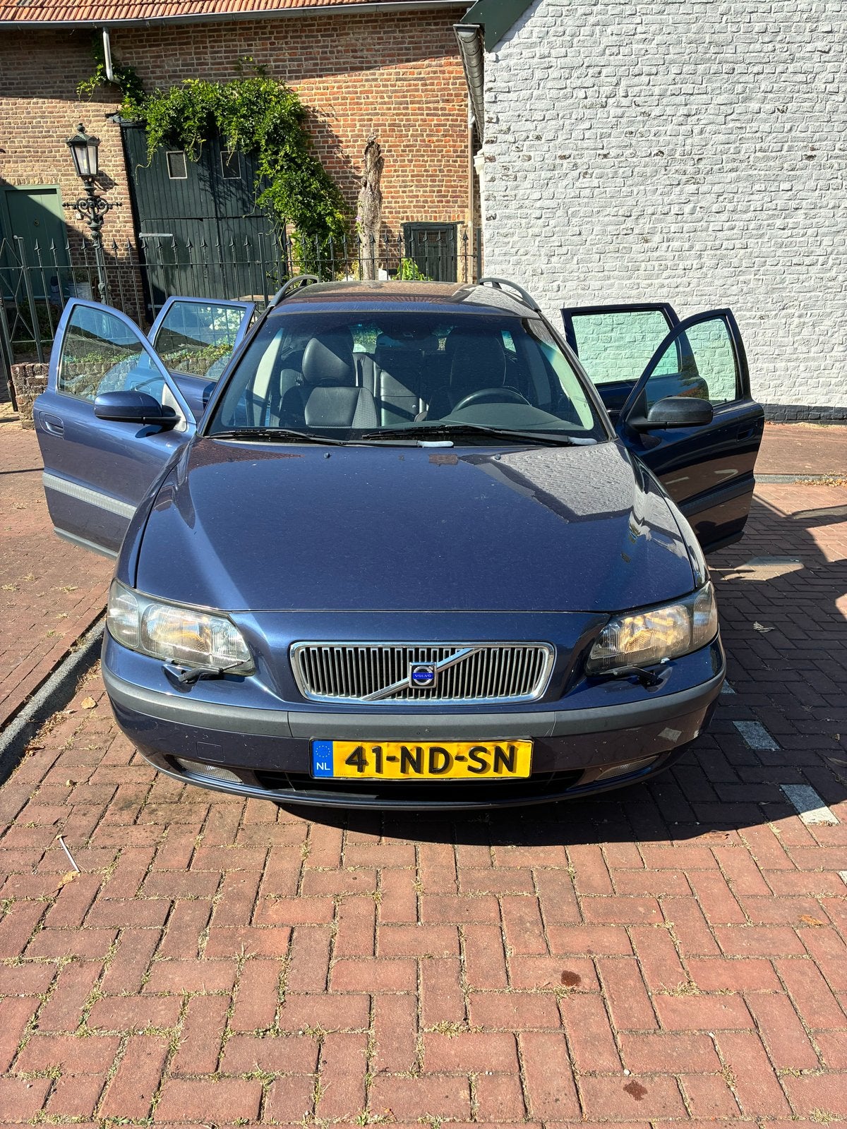 Volvo V70 2.4 170PK AUT 2003 Blauw, 1556 kg, 1800 kg, Blauw, Stationwagon