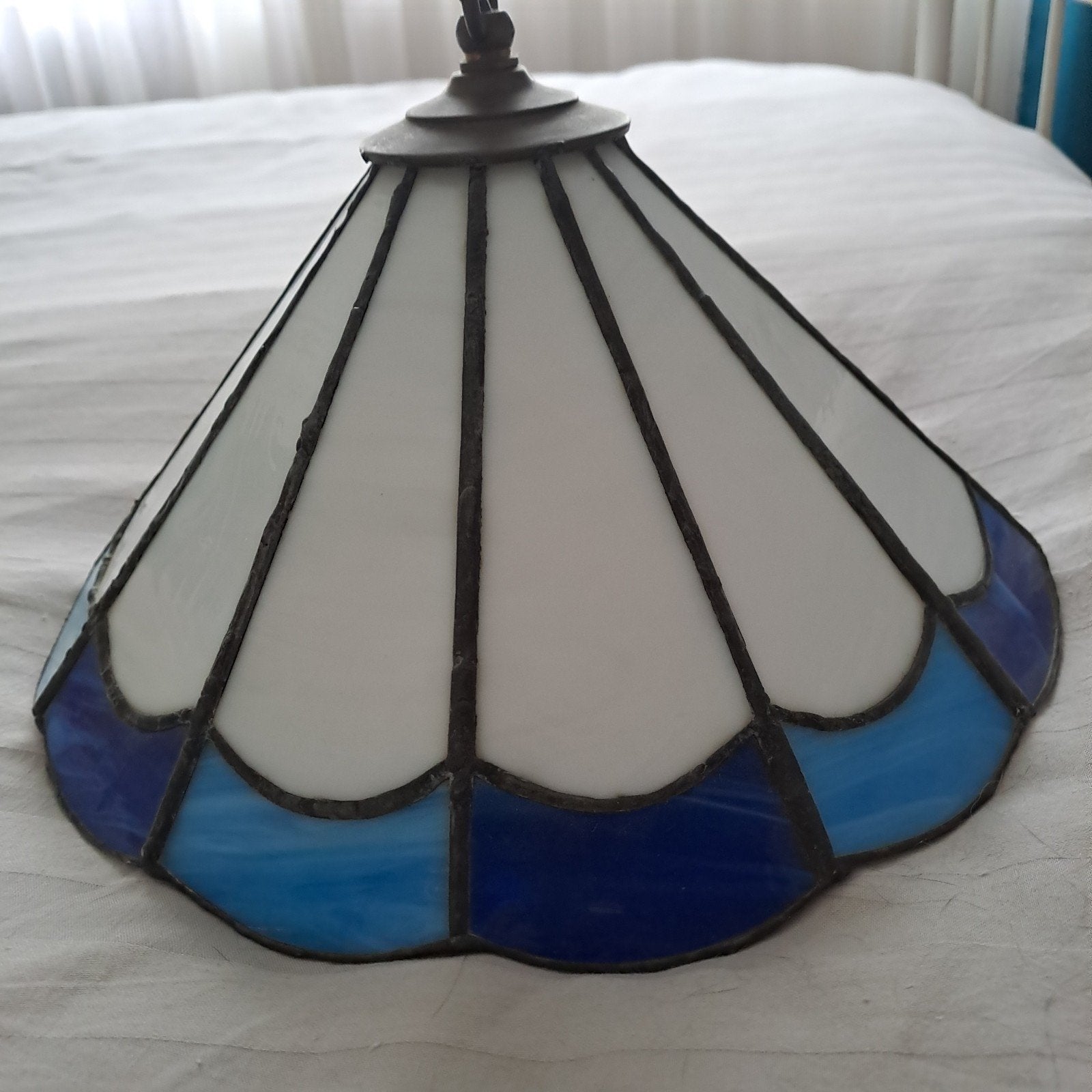 Prachtige Glas in Lood Hanglamp - Blauw/Wit, Huis en Inrichting, Ophalen of Verzenden, Zo goed als nieuw, Glas, Tiffany, Klassiek, Art Deco