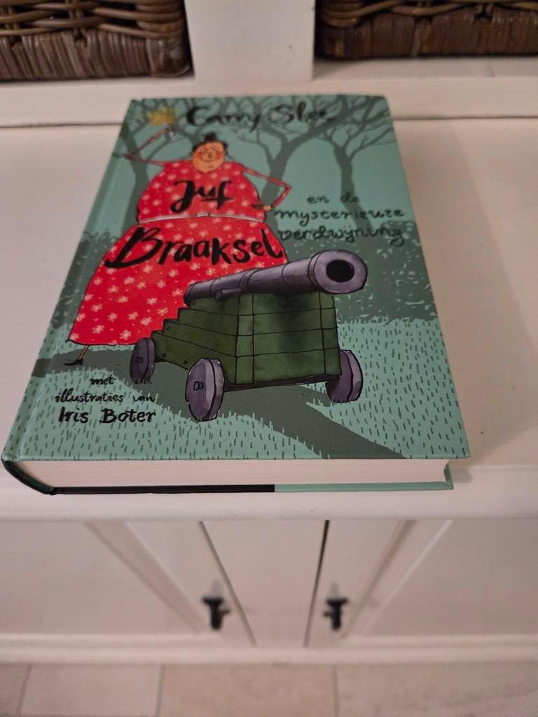 Carry Slee - Juf Braaksel en de mysterieuze verdwijning, Boeken, Ophalen of Verzenden, Gelezen, Fictie algemeen