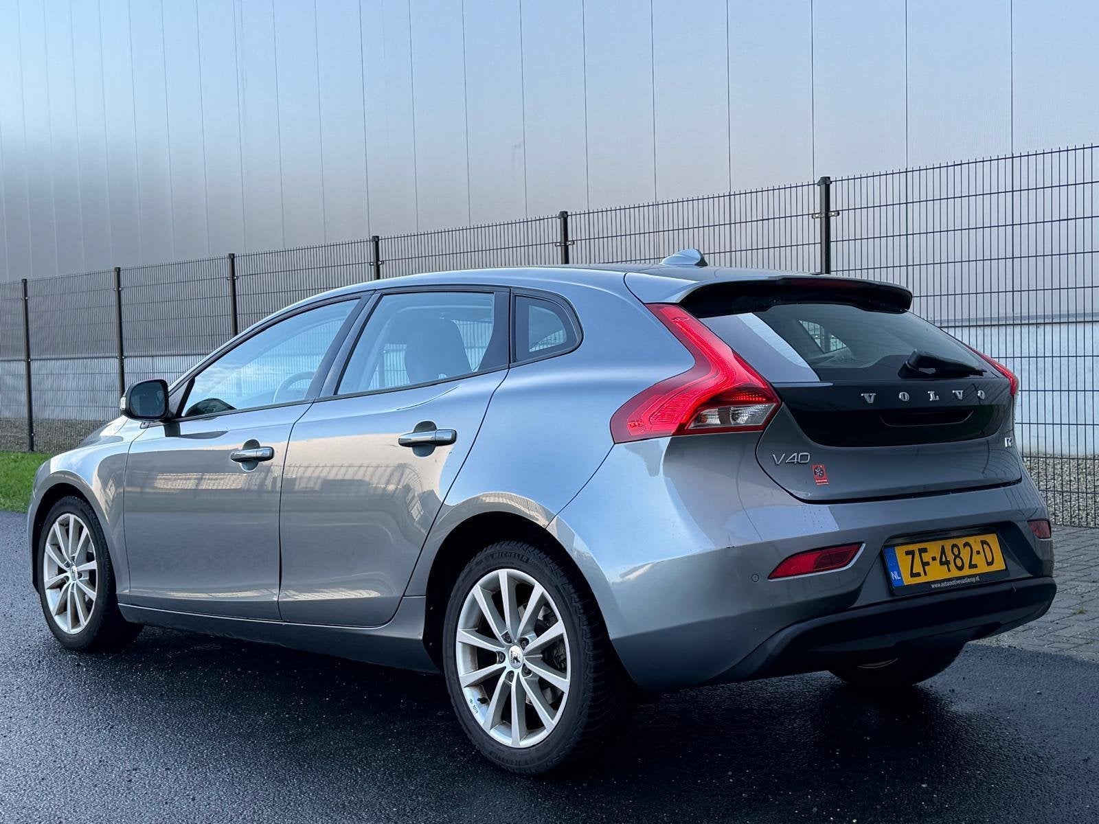 Volvo V40 1.6 D2 Momentum| LEDER | NAVI | CLIMATE, Voorwielaandrijving, Euro 6, 4 cilinders, Leder