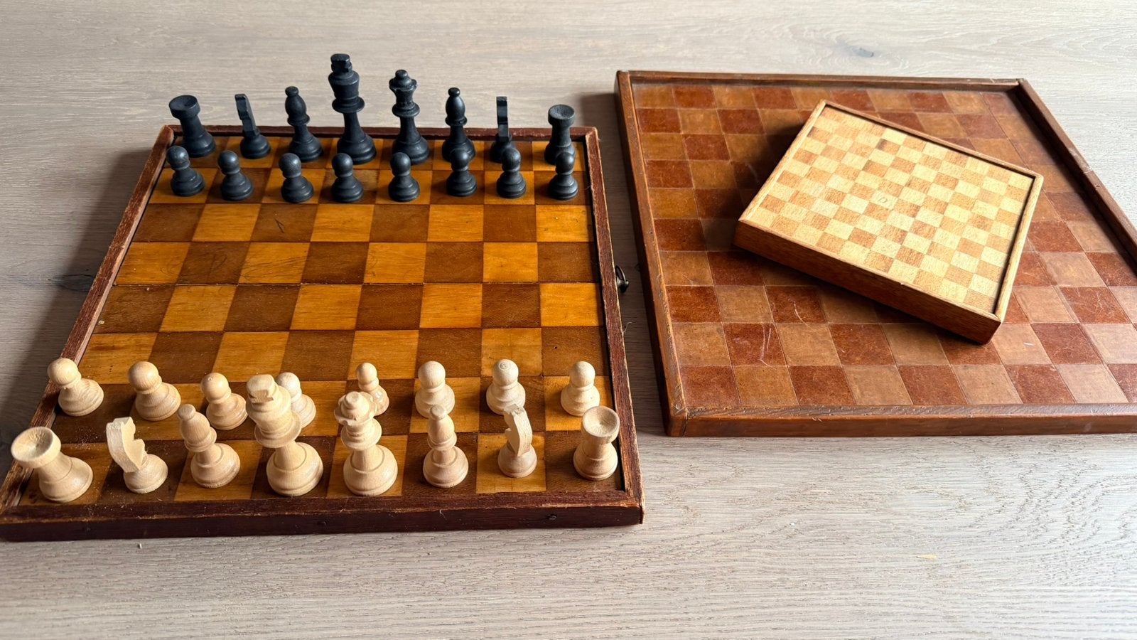 Antiek houten Schaakbord 31 x 31 cm en Dambord, Ophalen of Verzenden, Zo goed als nieuw