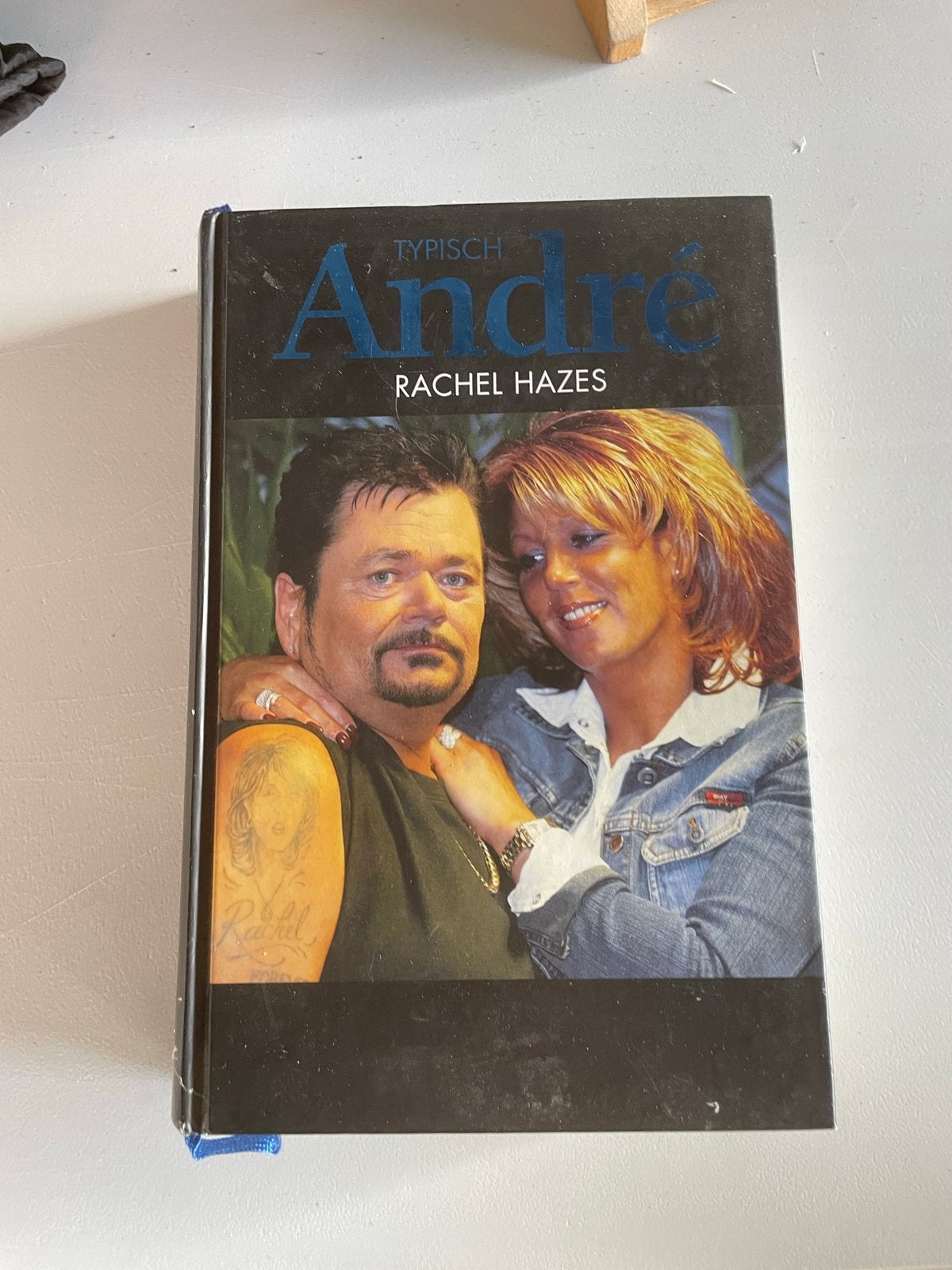 Typisch André - Rachel Hazes Boek, Boeken, Ophalen of Verzenden, Gelezen, Film, Tv en Media