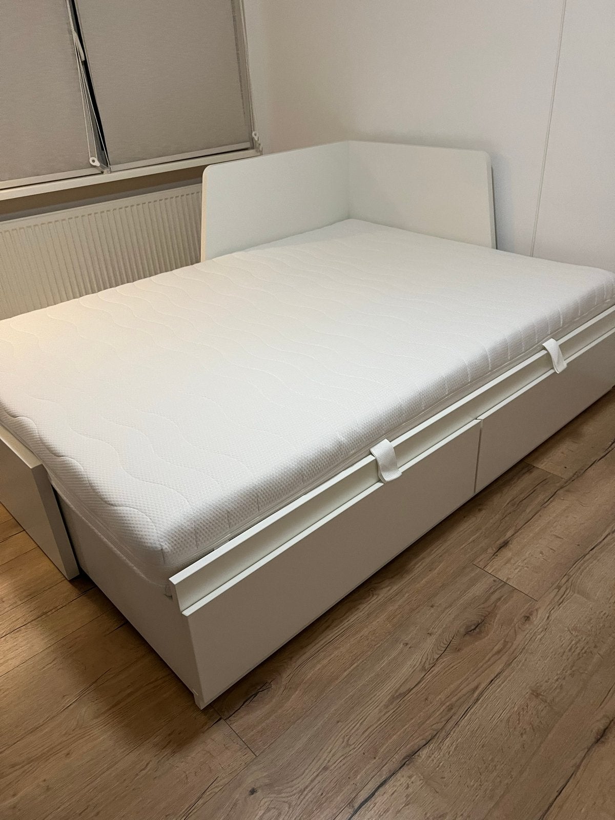 IKEA uitschuifbaar bed 80x200/160x200 met matras en topper, Ophalen, Gebruikt, Eenpersoons, Wit