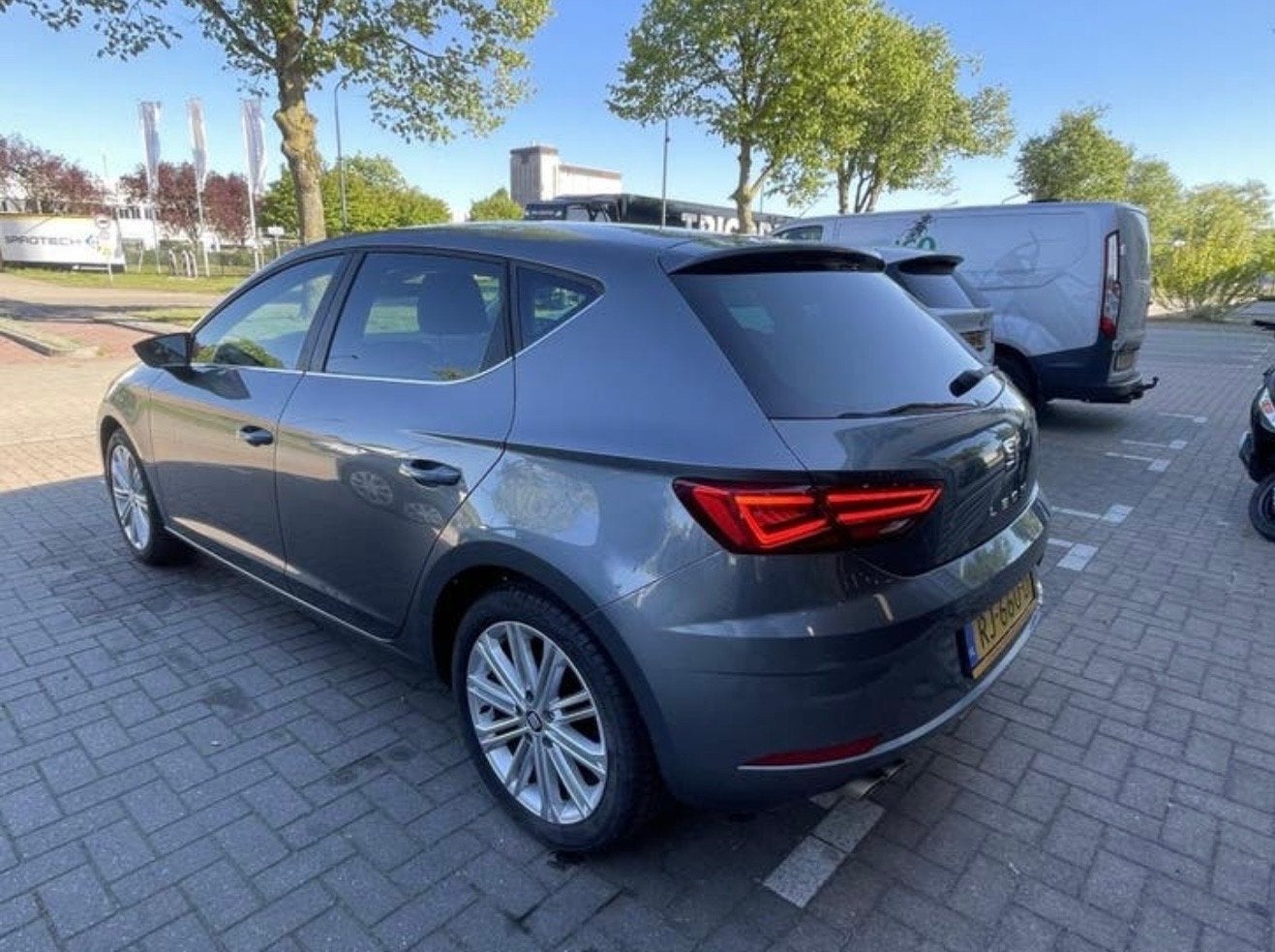 Seat Leon 1.4 TSI ACT 110KW/150PK Dsg7 2017 Grijs, Auto's, Seat, Zwart, 4 cilinders, Leon, Origineel Nederlands