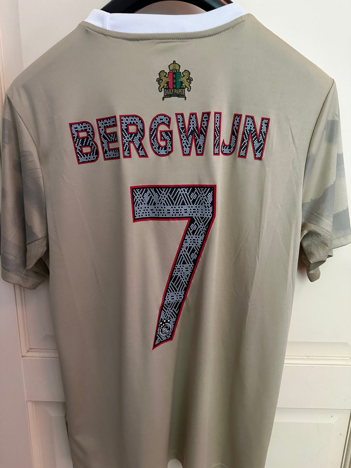 Ajax shirt #7 Bergwijn, Ophalen of Verzenden, Zo goed als nieuw, Maat 52/54 (L), Goud