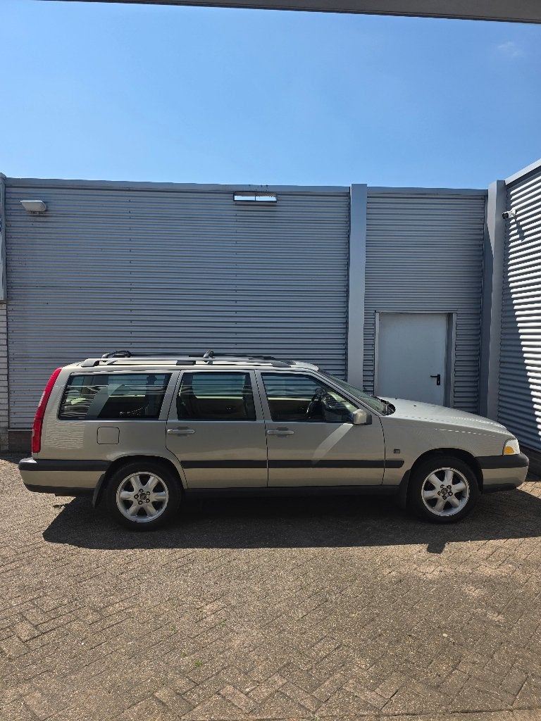 Volvo V70 XC 2.5 AWD | 2000 | Cross Country, Auto's, Automaat, Beige, 2435 cc, 1600 kg