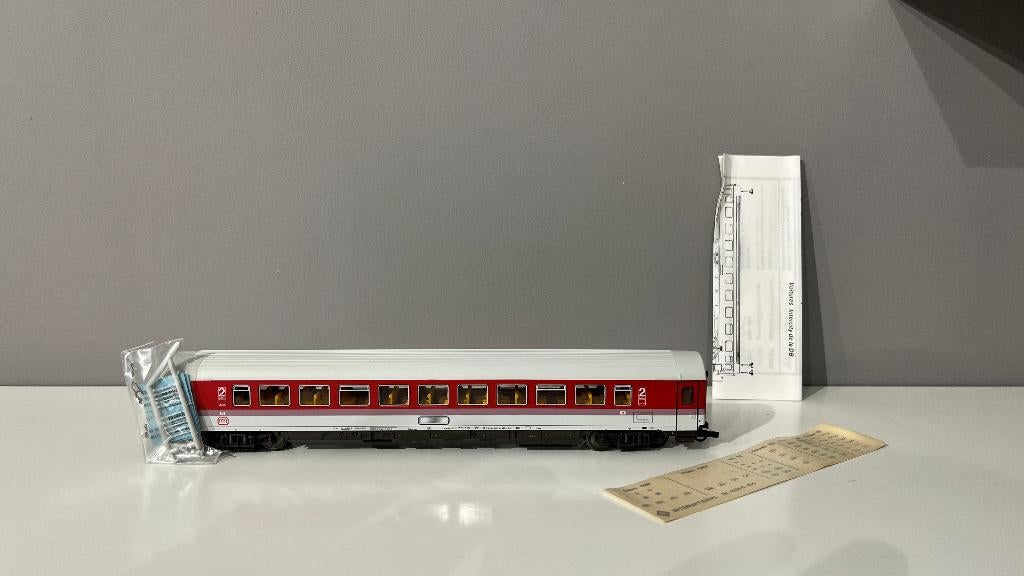 Roco 44782 H0 Rood/wit personenrijtuig (2e kl.) van de DB, Gelijkstroom, Wagon, Ophalen of Verzenden, Zo goed als nieuw
