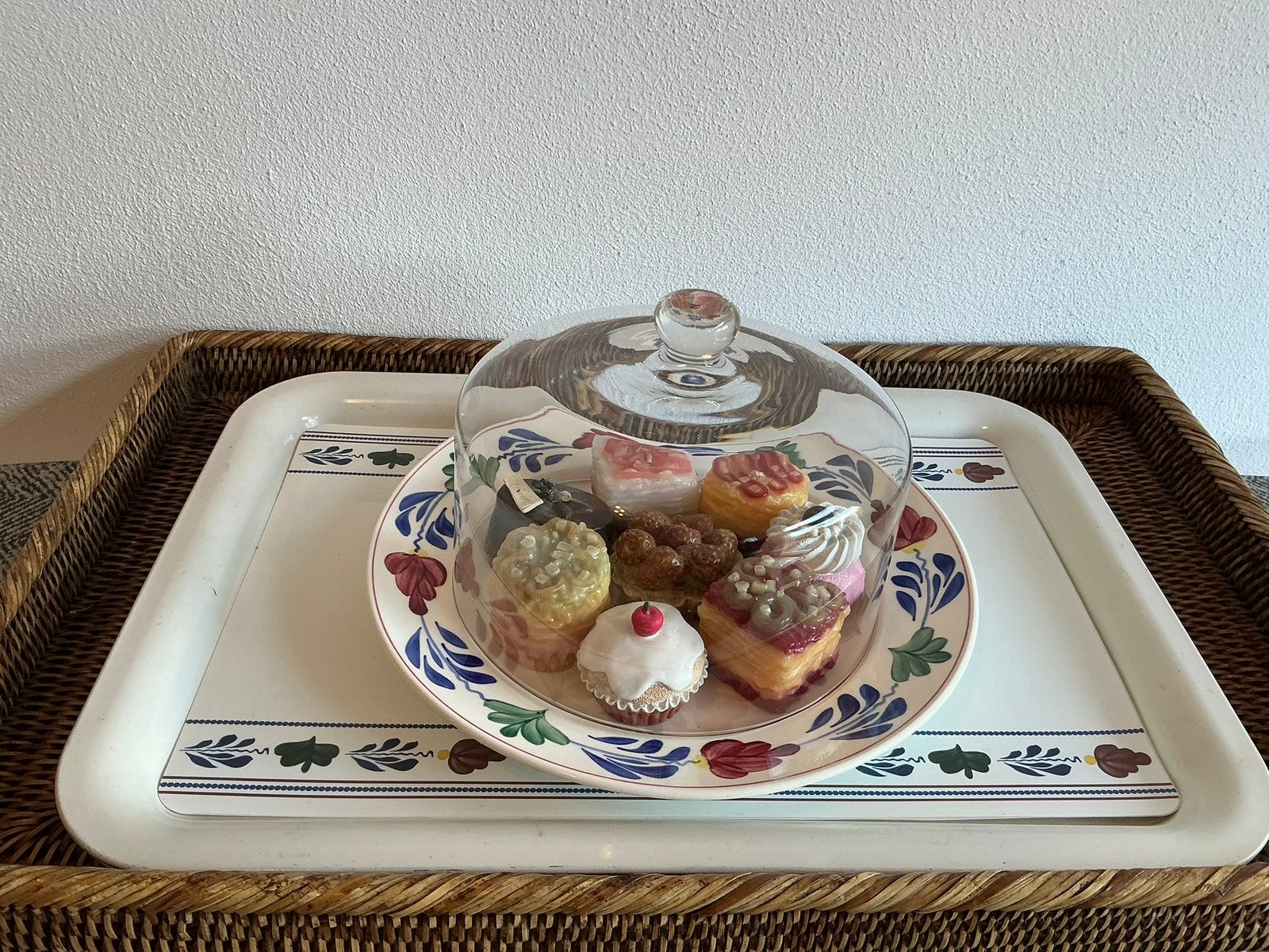 Boerenbont Boch België (Bord met Glazen stolp), Ophalen of Verzenden, Zo goed als nieuw, Aardewerk, Bord(en)
