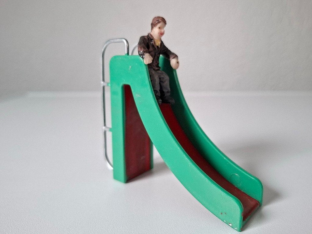 Kerst Jongen op glijbaan Kerstfiguren, Ophalen, Gebruikt