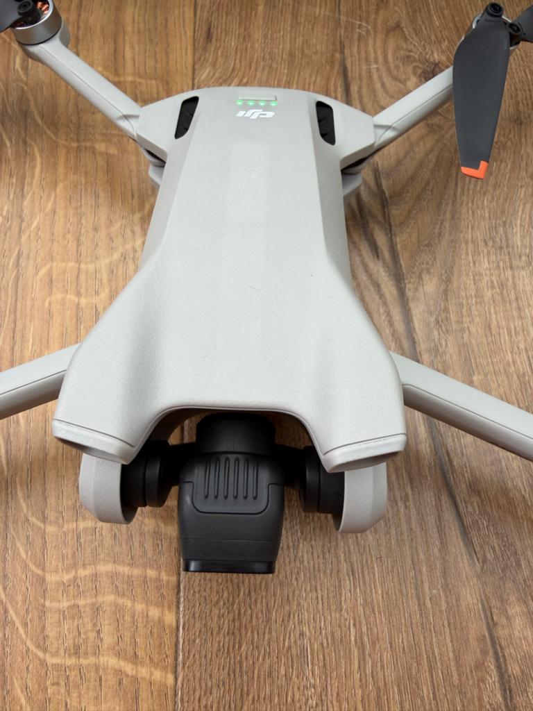 DJI Mini 3 Fly More Combo + DJI RC Controller met scherm, Hobby en Vrije tijd, Modelbouw | Radiografisch | Helikopters en Quadcopters