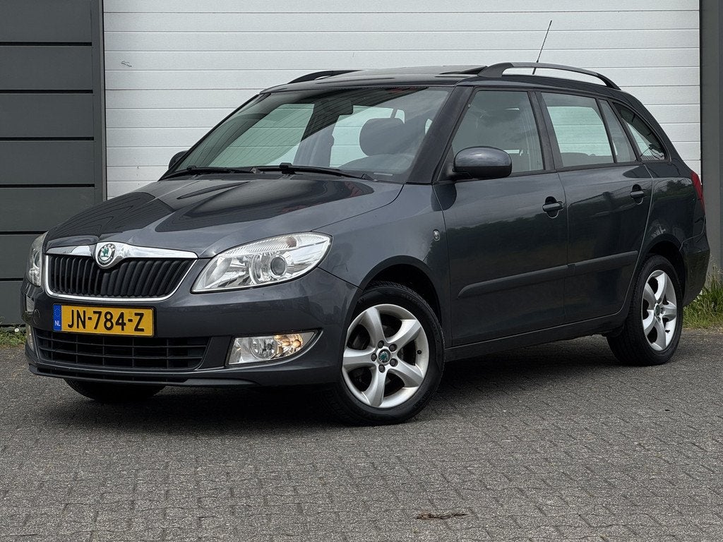 Skoda Fabia Combit 1.2 TSI Scout | PANO | NIEUWE APK |, Auto's, Skoda, Voorwielaandrijving, Euro 5, Zwart, 4 cilinders