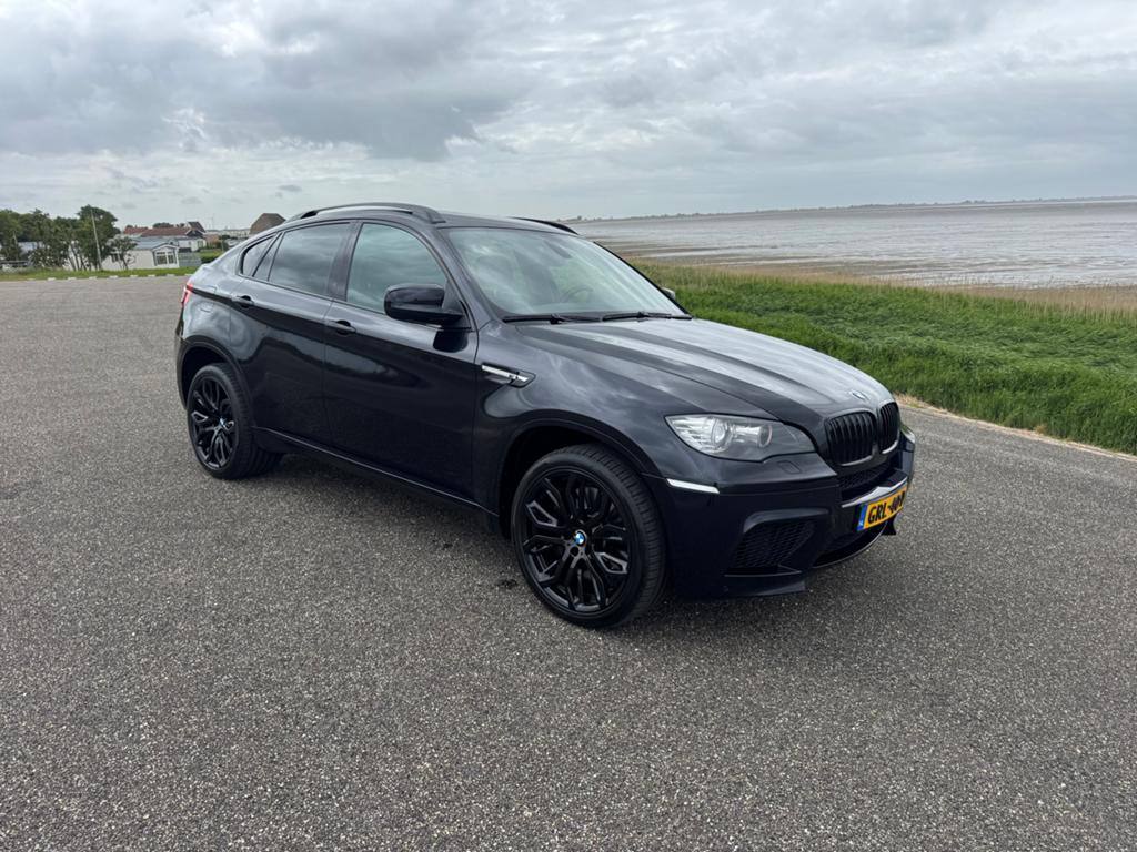 BMW X6 4.4 M AUT 2009 carbon zwart youngtimer, Auto's, 3000 kg, Zwart, Dealer onderhouden, SUV of Terreinwagen