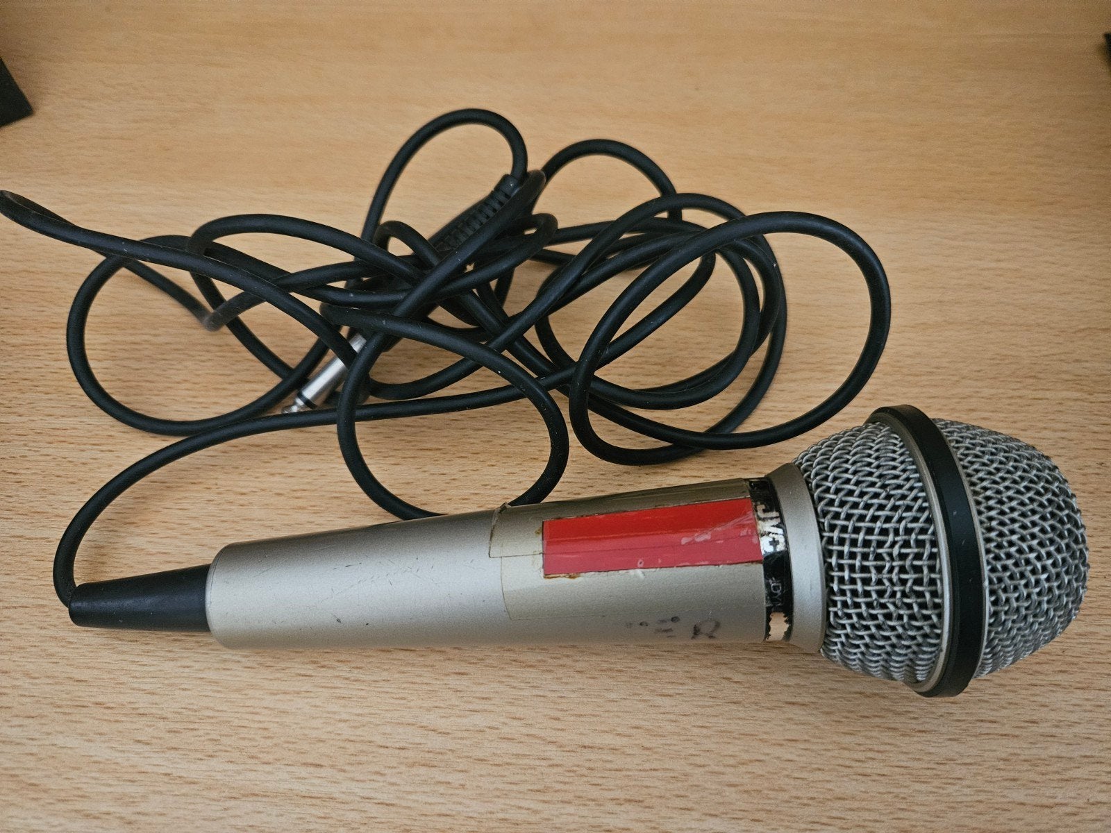 JVC Microfoon met vaste kabel - Gebruikt, Ophalen of Verzenden, Gebruikt, Zangmicrofoon