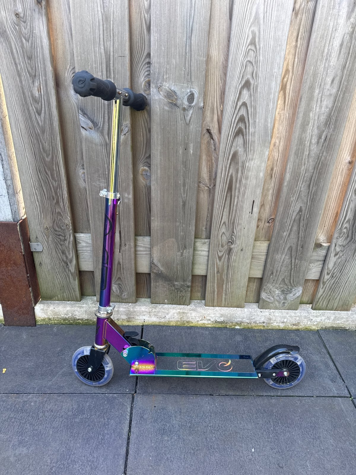 Zo goed als nieuwe EVO stuntstep, regenboogkleur, Fietsen en Brommers, Ophalen, Zo goed als nieuw, Gewone step