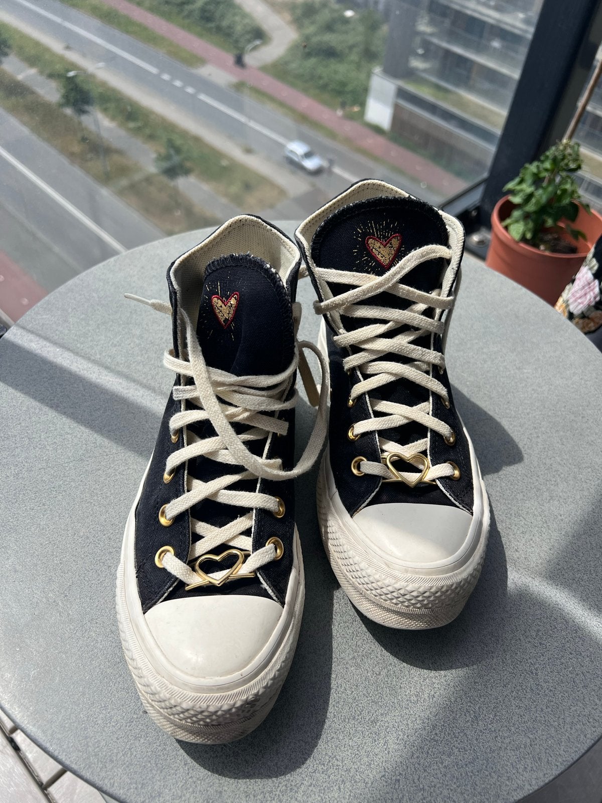 Converse All Stars met hartjes - Donkerblauw, Kleding | Dames, Schoenen, Zwart, Ophalen of Verzenden, Sneakers of Gympen, Zo goed als nieuw