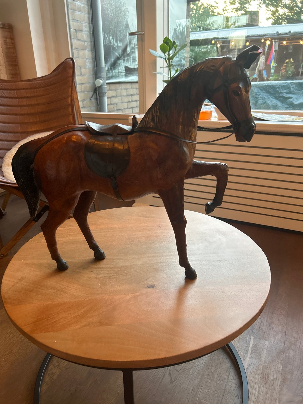 Decoratief lederen paard met zadel en hoofdstel, Antiek en Kunst, Ophalen of Verzenden