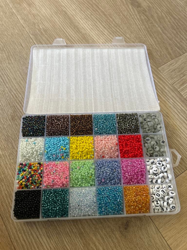 Grote kralenset met diverse kralen en benodigdheden, Hobby en Vrije tijd, Kralen en Sieraden maken, Ophalen of Verzenden, Gebruikt