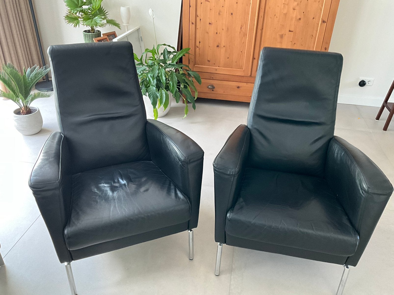 Set van 2 zwart lederen fauteuils, Ophalen of Verzenden, Zo goed als nieuw, 50 tot 75 cm, Leer