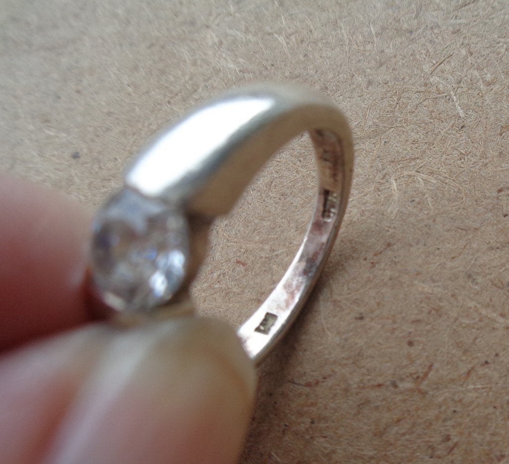 zilveren ring met flonkerende heldere steen [100], Sieraden, Tassen en Uiterlijk, Ringen, Verzenden, Dame, Zilver, Zilver