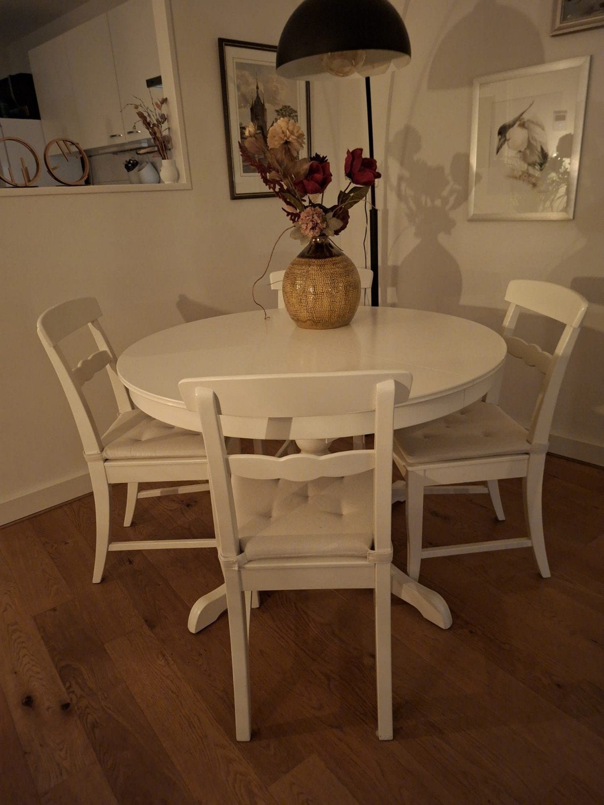 Ronde witte eettafel met witte stoelen, Ophalen, Gebruikt, Landelijk, 4 tot 6 stoelen