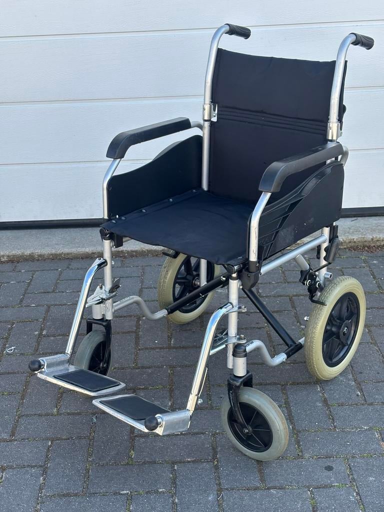 Dubbel klapbare rolstoel voldoet aan luchtvaart afmetingen, Diversen, Rolstoelen, Gebruikt, Duwrolstoel, Inklapbaar, Ophalen of Verzenden