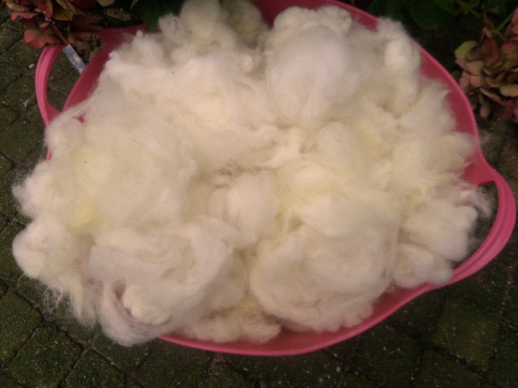 Gewassen mooie zachte witte Vul wol stopwol/popjes beertje, Overige typen, Nieuw, Ophalen of Verzenden, Natuurlijk materiaal