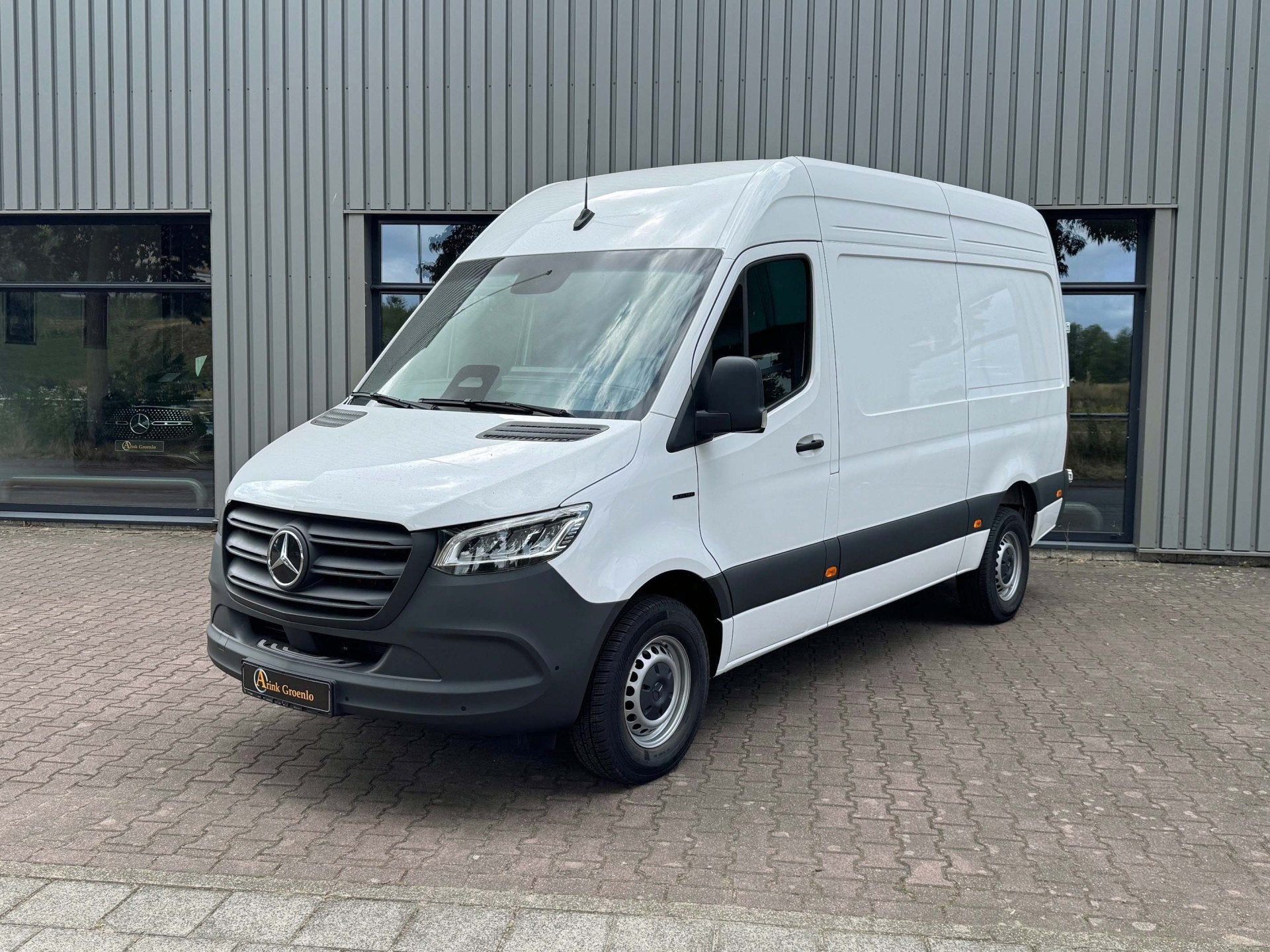 Mercedes-Benz eSprinter 320 L2 Pro 81kWh 313km LED Winterpak, Automaat, 12 maanden, Gebruikt, Zwart