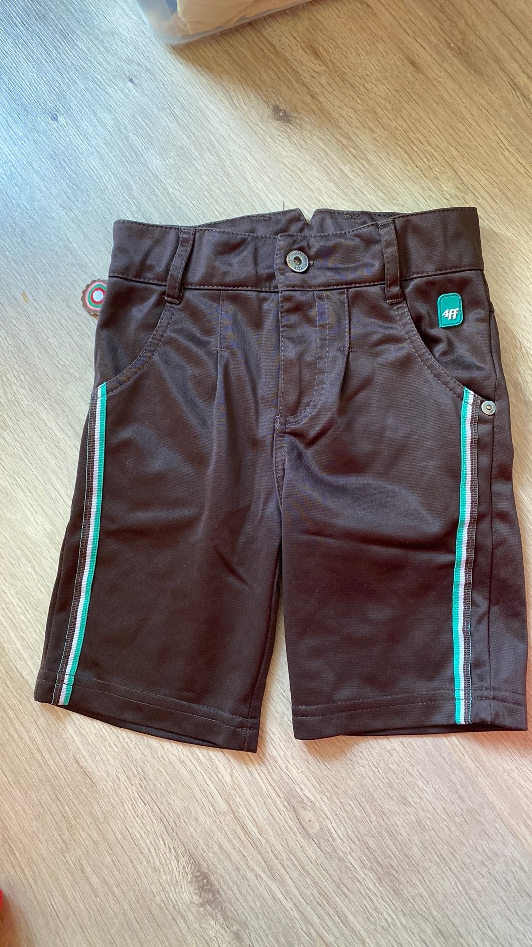 Korte broek bruin 4FF maat 98/104, Ophalen of Verzenden, Zo goed als nieuw, Jongen, Broek