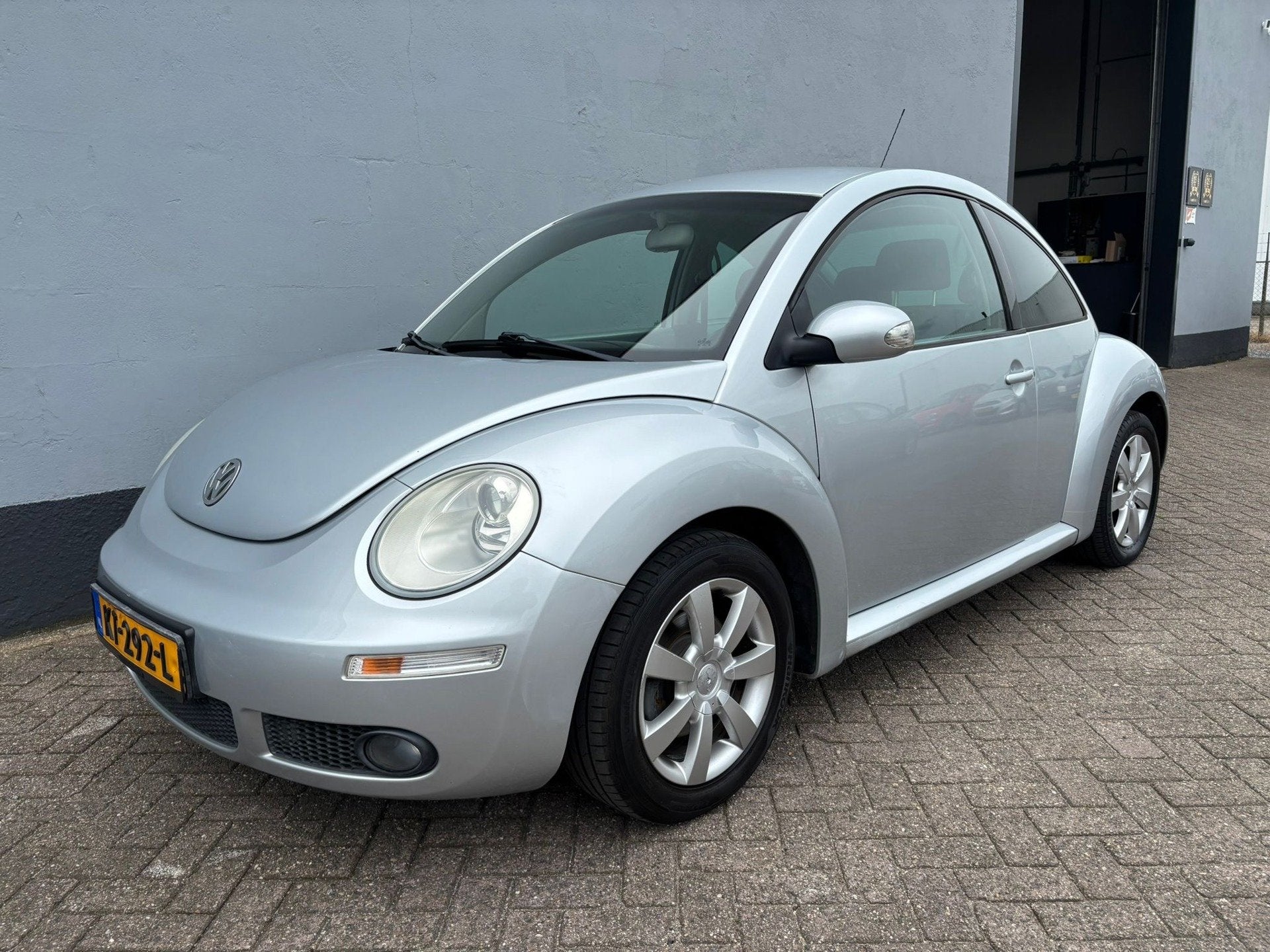 Volkswagen New Beetle 1.4-16V Trendline - Airco, Voorwielaandrijving, Gebruikt, Beetle (Kever), 4 cilinders