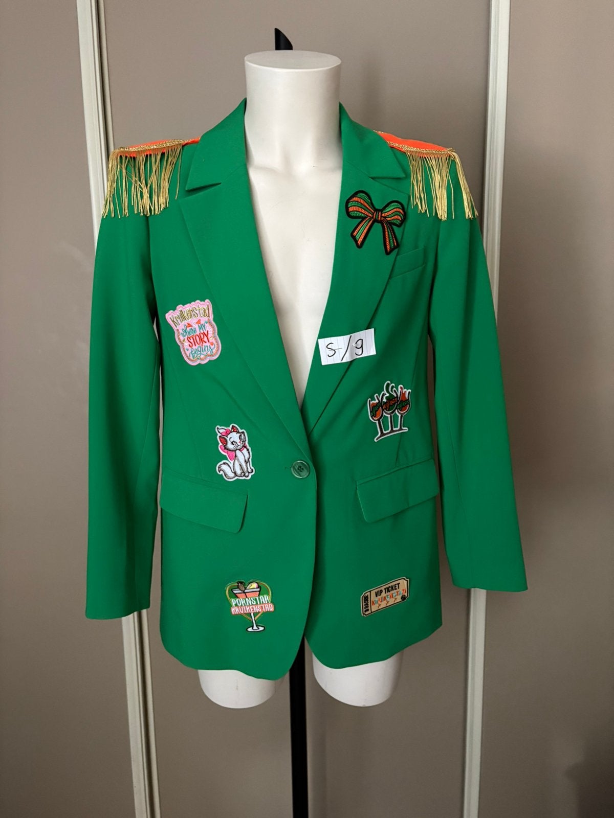 (9) Kruikenstad Colbert/Jas maat S carnaval emblemen klunen, Ophalen of Verzenden, Nieuw, Maat 38/40 (M), Carnaval