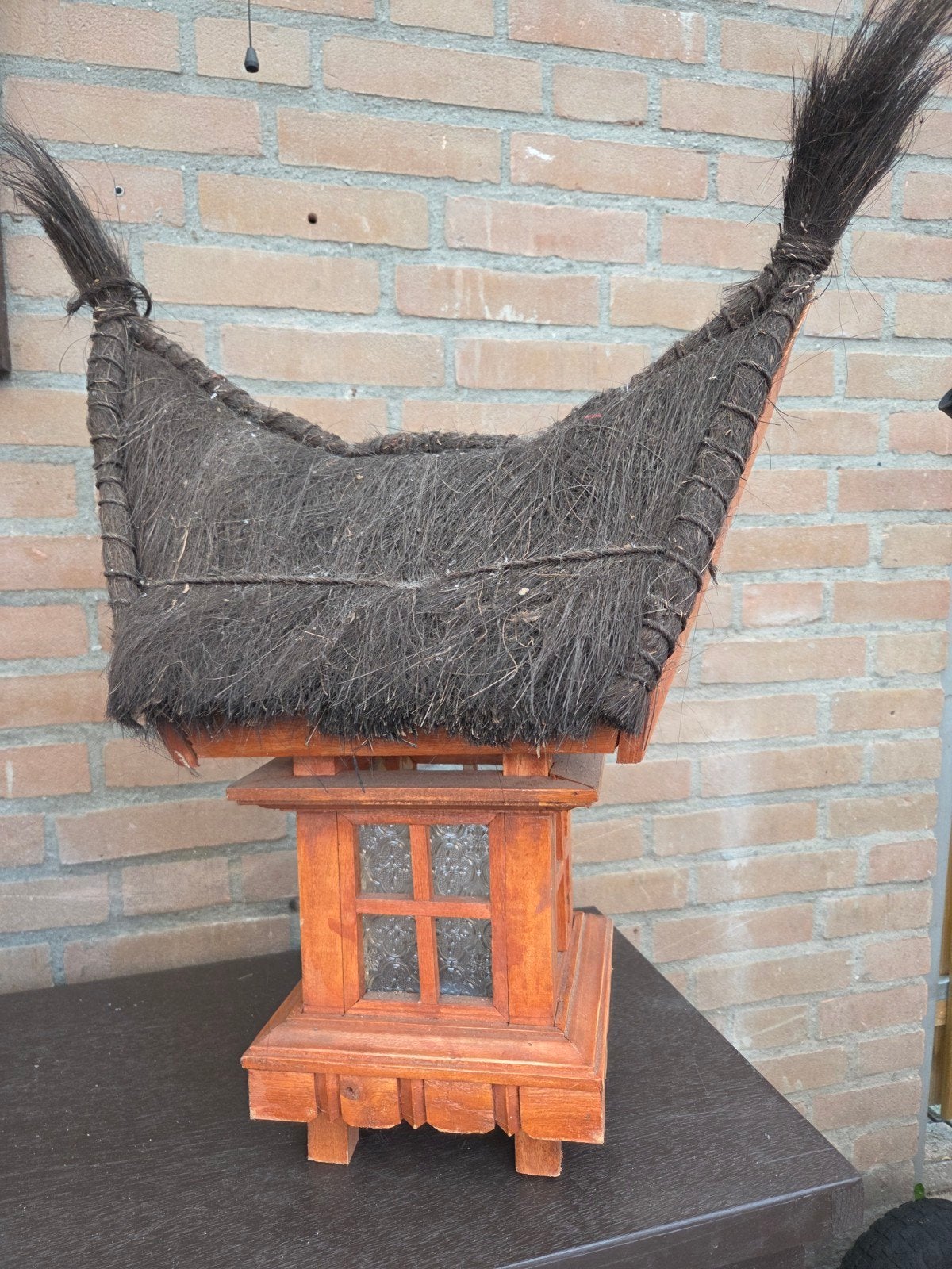 Unieke handgemaakte houten lantaarn met rieten dak, Ophalen