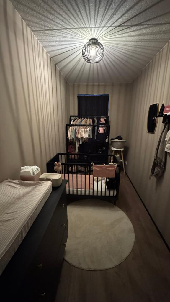 Ledikant en commode zwart, Ophalen, Zo goed als nieuw, Jongetje of Meisje