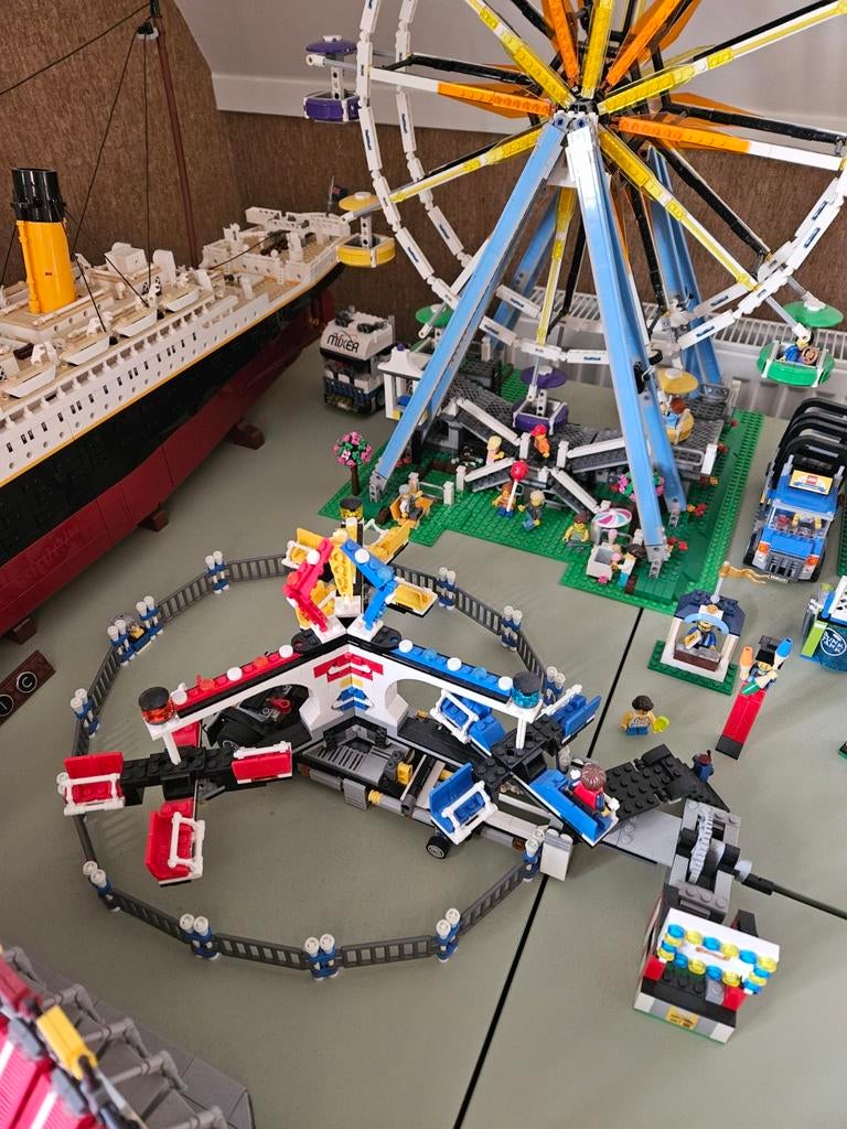 Lego draaimolen 10244, Kinderen en Baby's, Speelgoed | Duplo en Lego, Ophalen, Lego, Zo goed als nieuw, Compleet