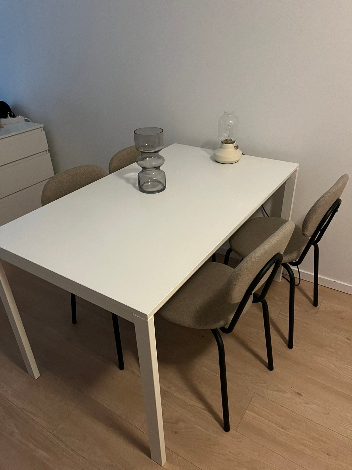 White ikea table, Huis en Inrichting, Tafels | Eettafels, 100 tot 150 cm, Tot twee personen, Zo goed als nieuw, Rechthoekig