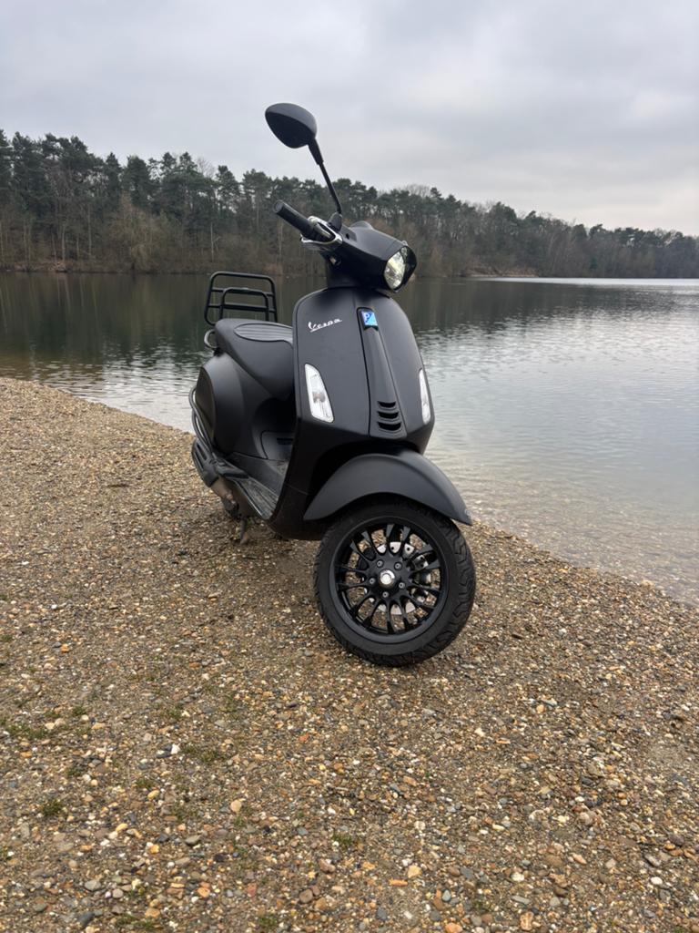 Vespa sprint notte a klasse euro4, Fietsen en Brommers, Ophalen of Verzenden, Zo goed als nieuw, Benzine