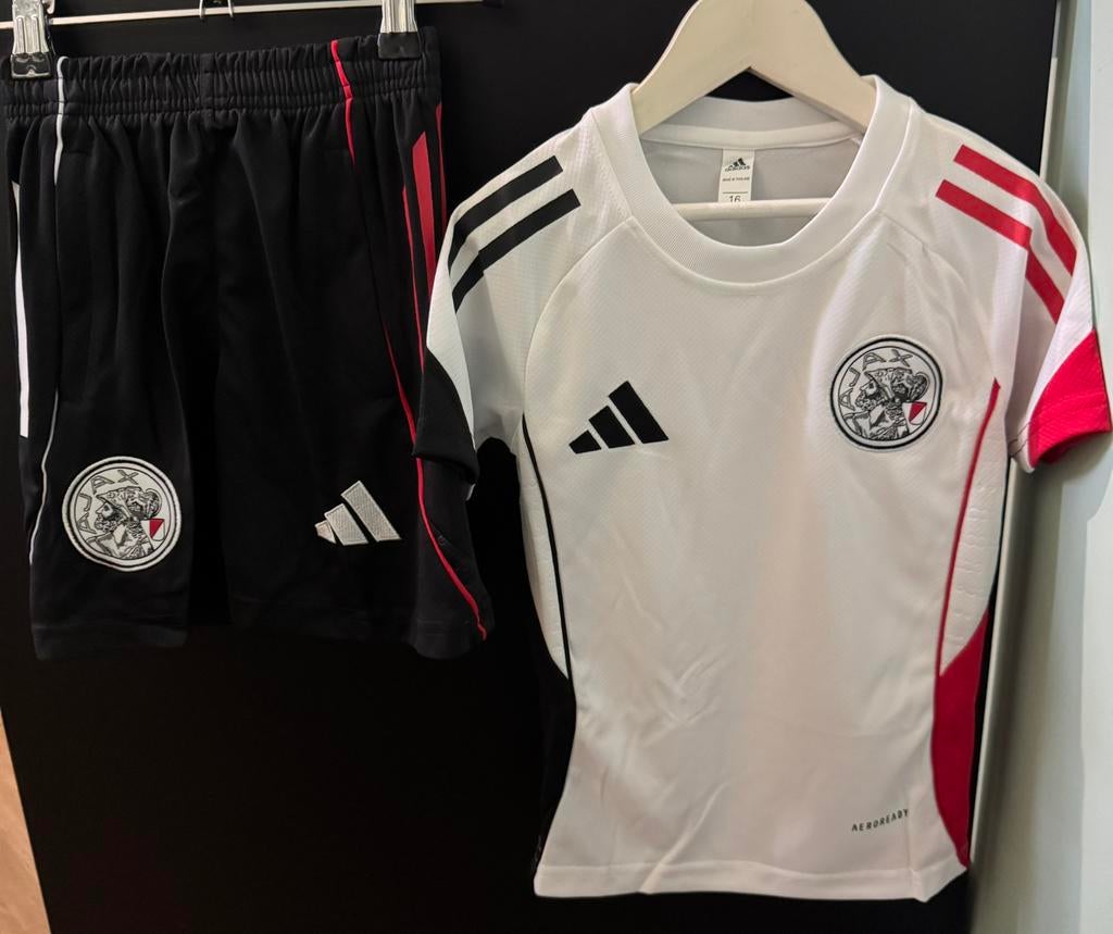 Ajax kinder tenue - voetbal pakje, Ophalen of Verzenden, Zo goed als nieuw, Jongen of Meisje