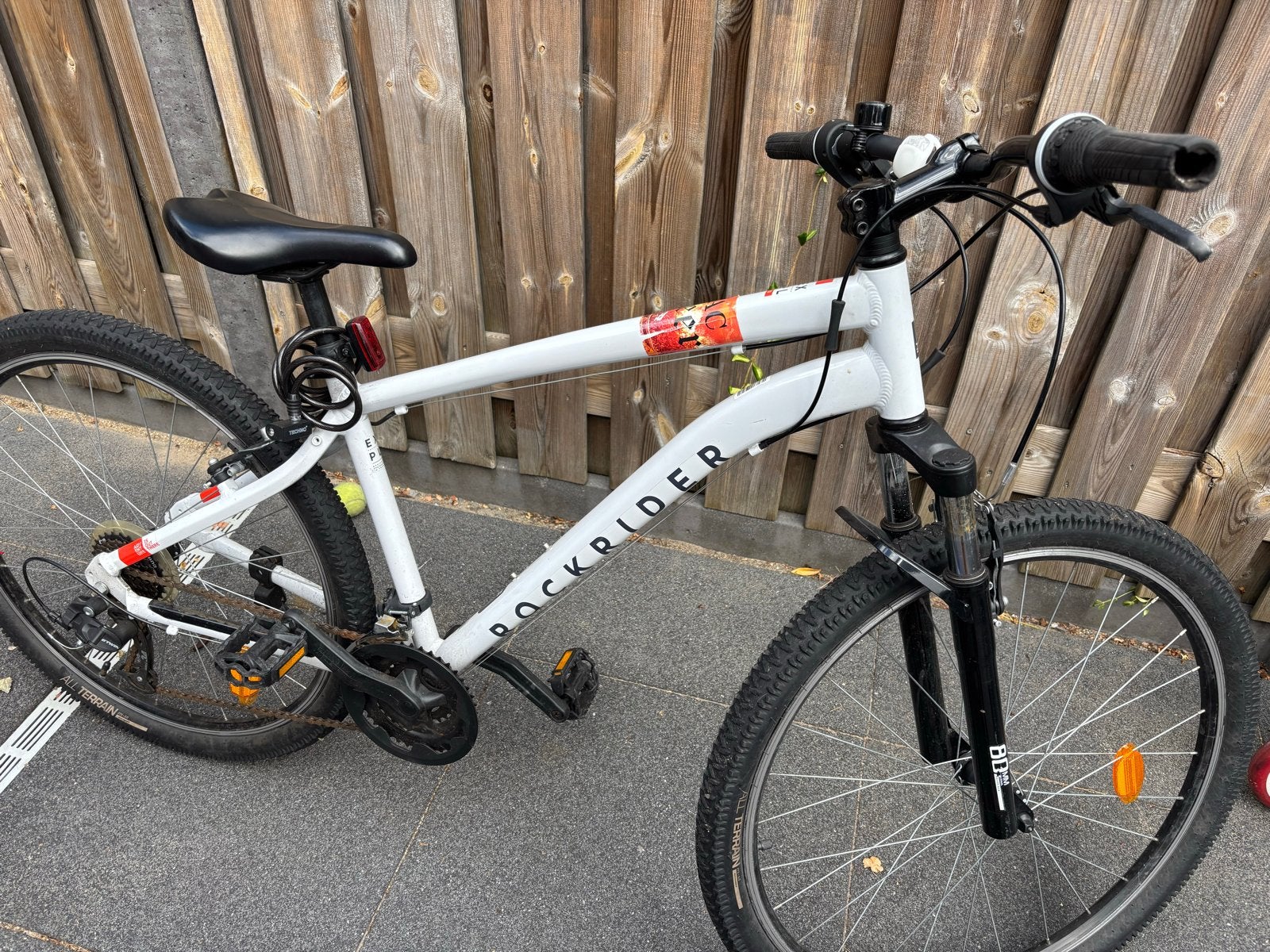 Rockrider witte mountainbike, goed onderhouden, Gebruikt, Hardtail, Velgrem, Ophalen