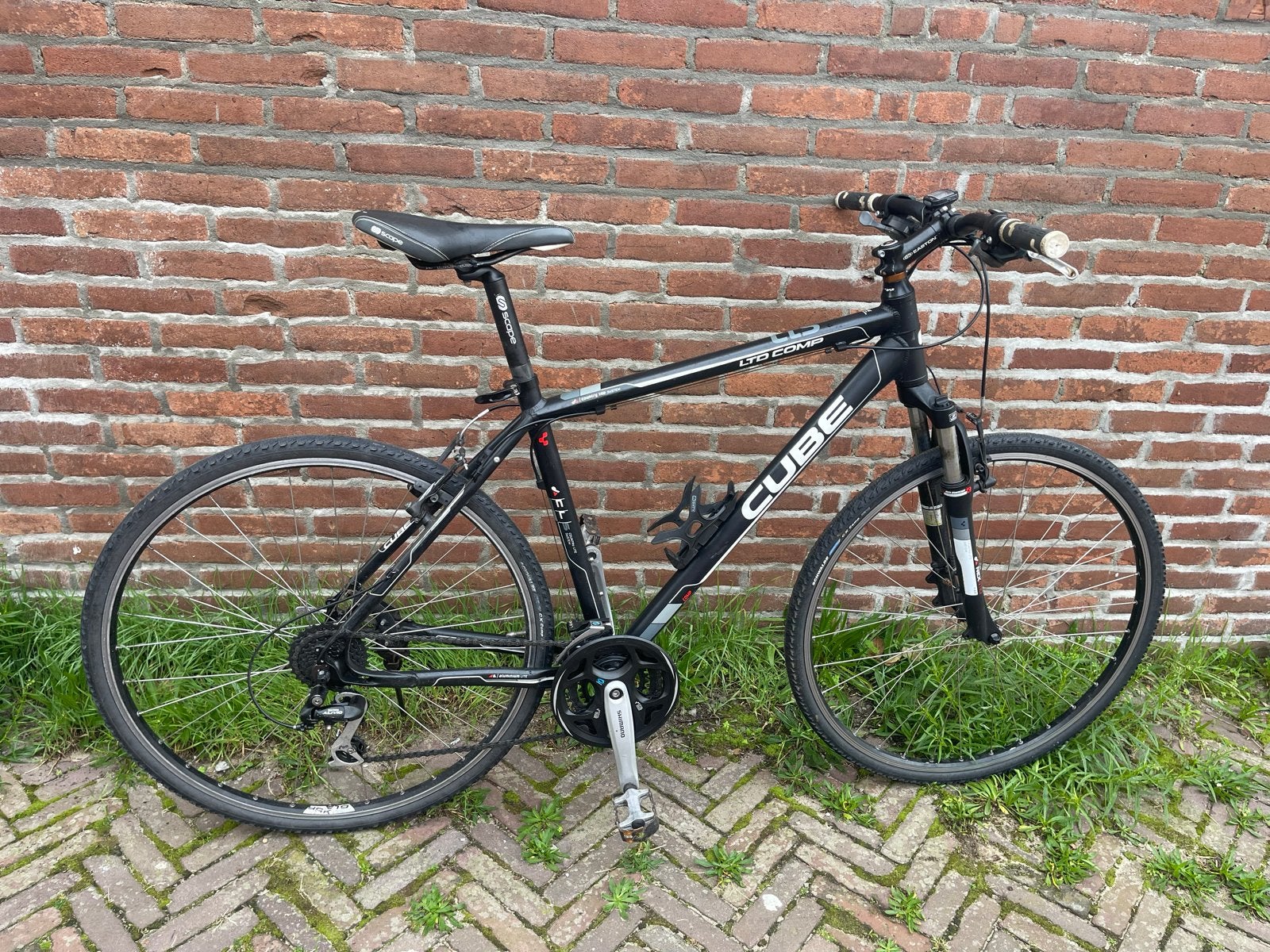 Cube LTD Comp Hybride Fiets - Zwart, 28 inch, 27 versn., 28 inch, Gebruikt, Vering, Velgrem