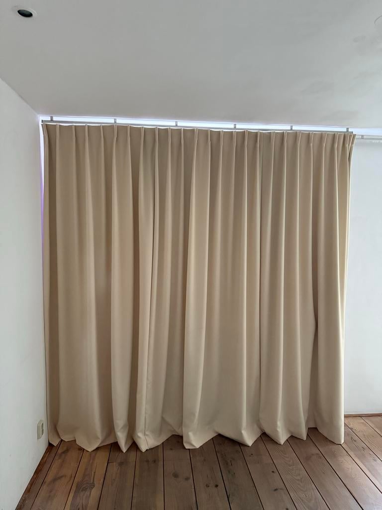 Verduisterend beige gordijn - 240x180 cm, Huis en Inrichting, Ophalen, Gebruikt, 200 cm of meer, Beige
