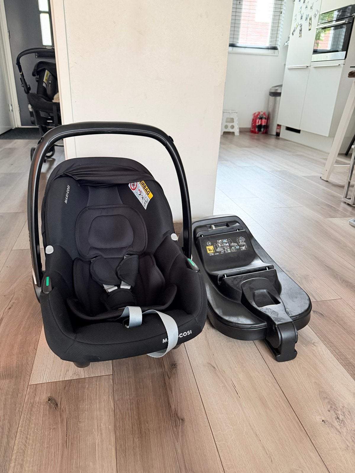 Maxi-Cosi autostoel met base - Slechts 1 maand gebruikt!, Ophalen, Zo goed als nieuw, Isofix, 0 t/m 13 kg