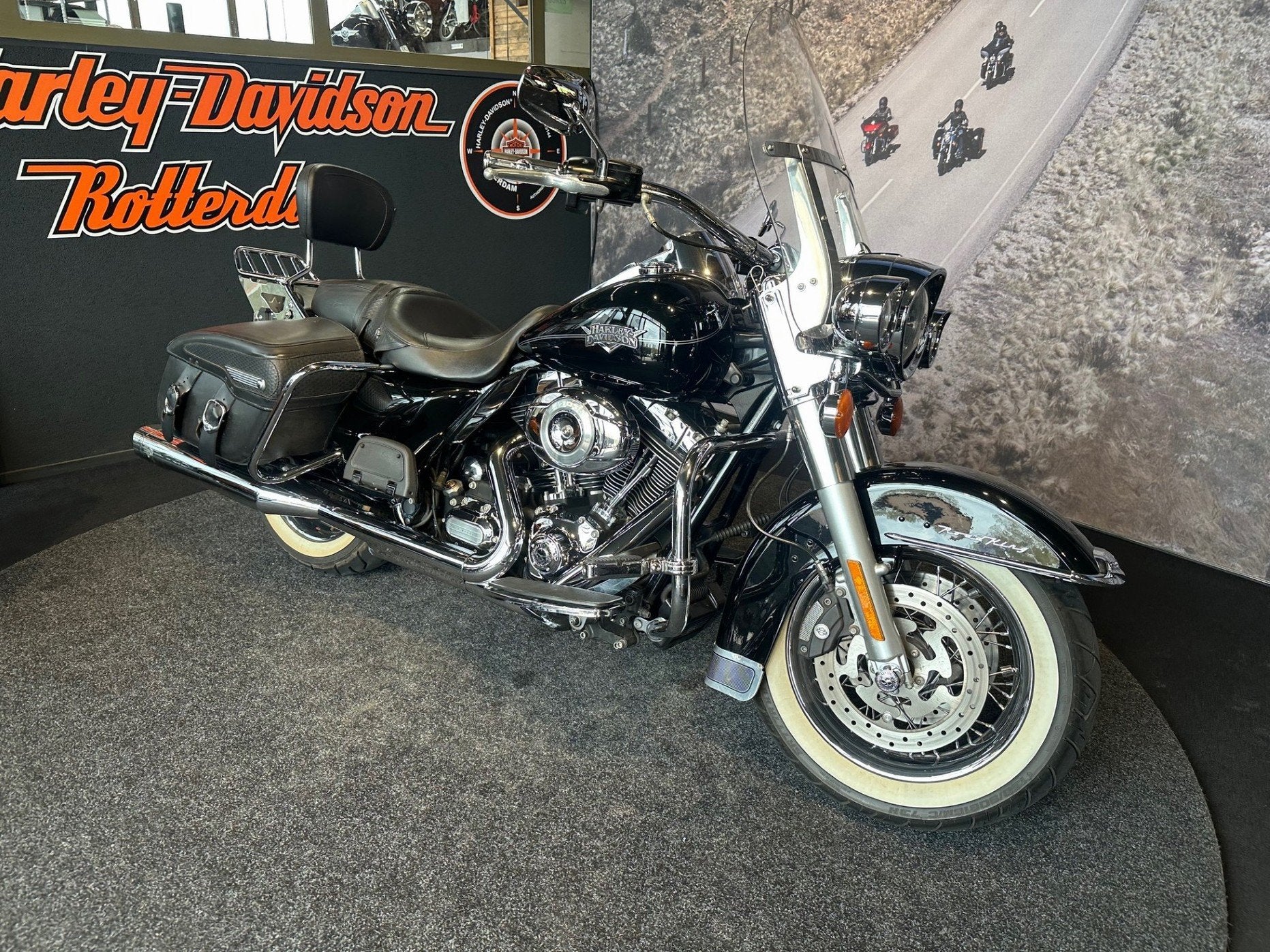 Harley-Davidson FLHRC Road King Classic (bj 2010), Motoren, Motoren | Harley-Davidson, Laan van Vredenoord 33
2289 DA  RIJSWIJK, NL