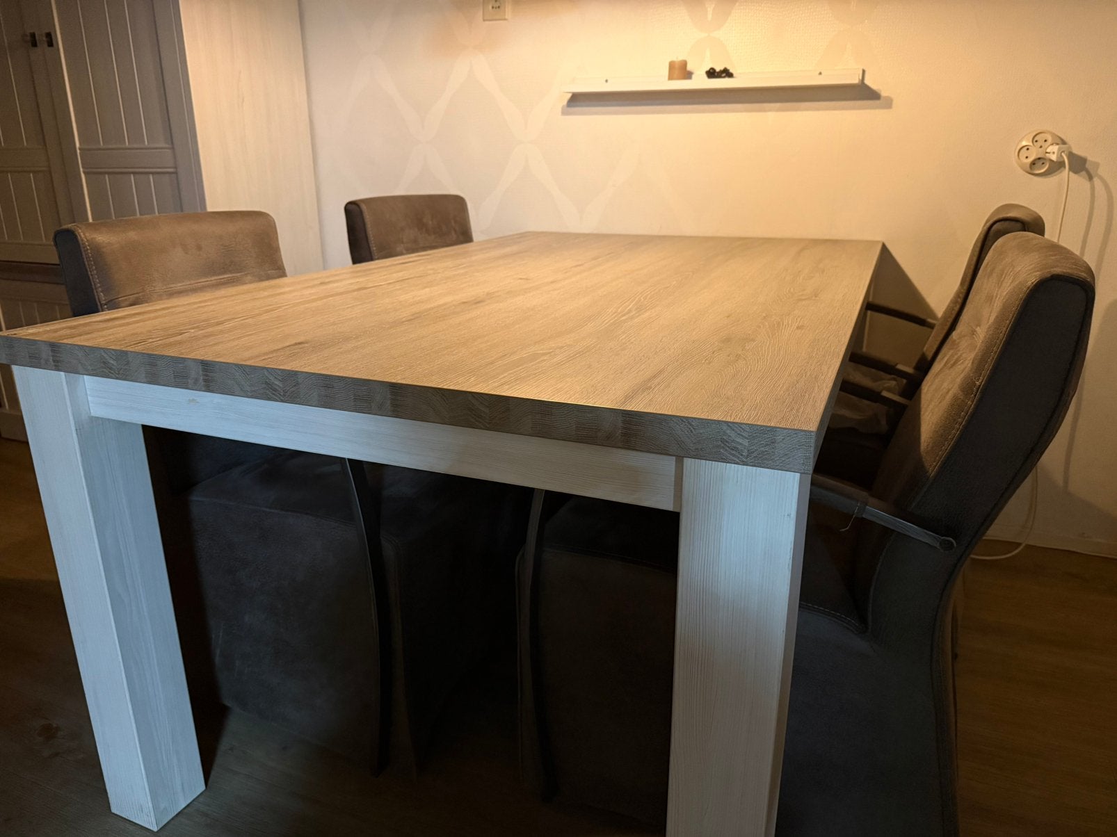 Eethoek tafel en 4 stoelen, Ophalen, Zo goed als nieuw, 4 tot 6 stoelen