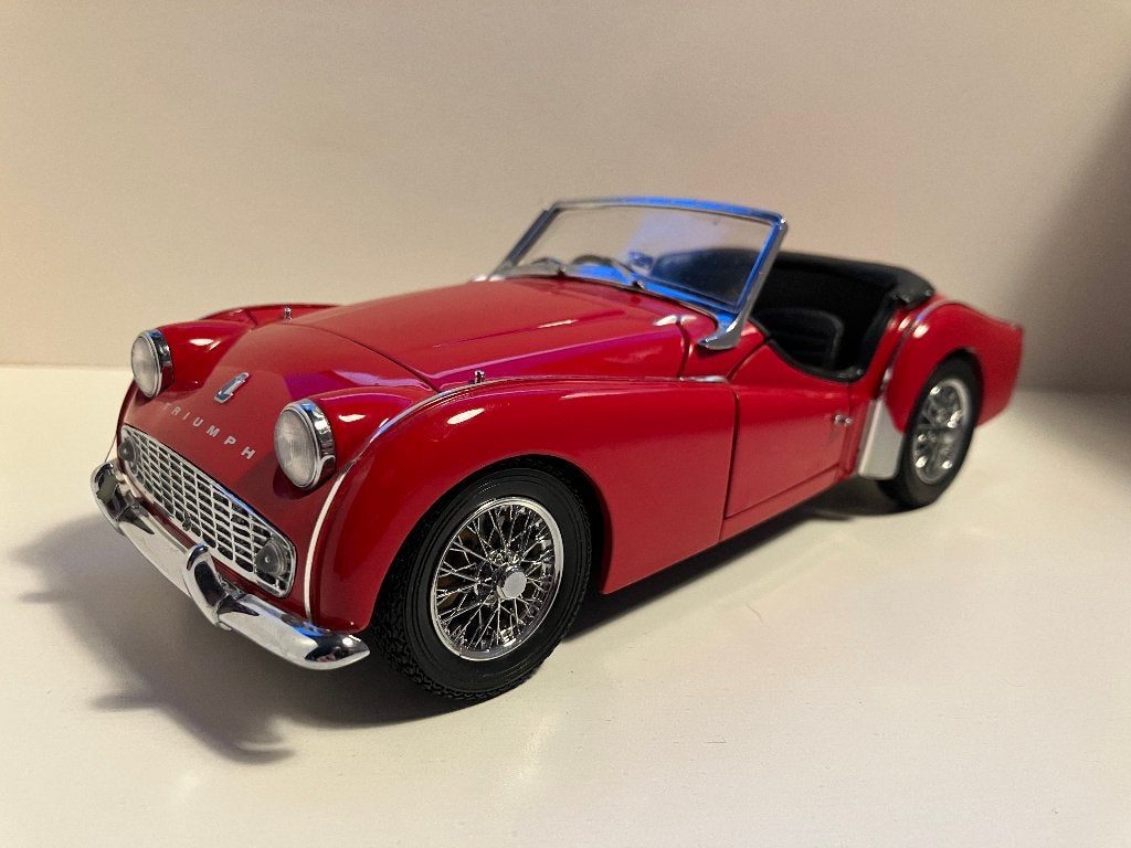 Truimph  TR3a van 1958 in het rood  1/18 Kyosho, Ophalen of Verzenden, Zo goed als nieuw, Auto, Kyosho