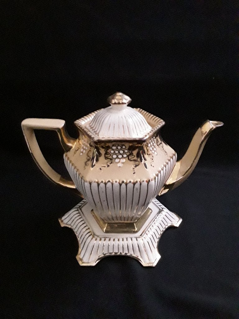 Antieke engelse theepot&onderzetter vol bladgoud, Verzenden